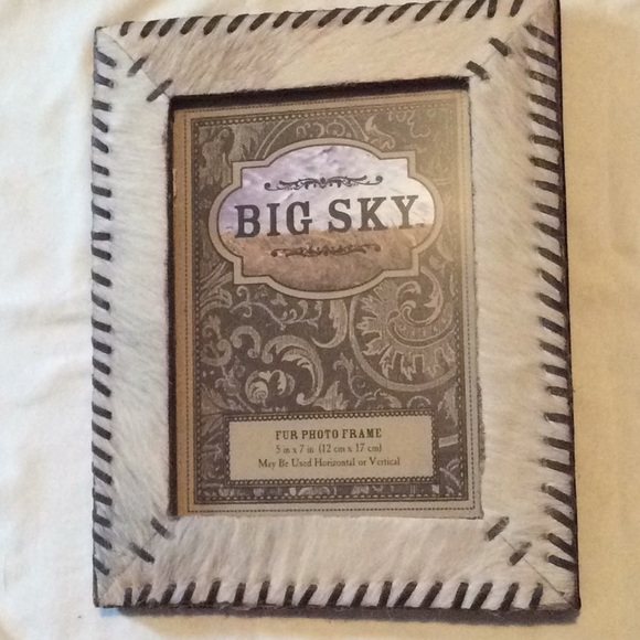 Fur trimmed picture frame. H122 - Picture 1 of 3